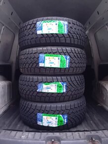 Nové zimné pneumatiky 215/55R17 - 2