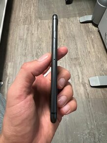 Apple iPhone 8 64GB Space Gray - 2