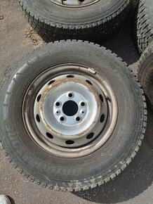 Bridcestone Blizzak 215/70 R15 - 2