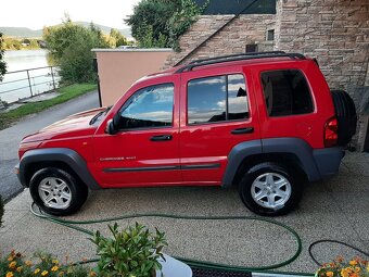 Predám Jeep Cherokee KJ liberty 2,5 CRD manuál 5 kvalt - 2