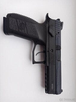 ČZ P09 - 2