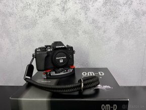 Olympus OM-D E-M10 Mark III s Príslušenstvom a Objektívmi - 2