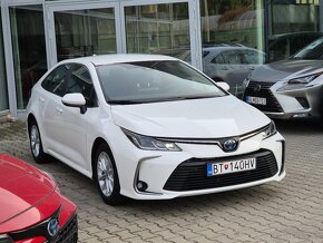 TOYOTA COROLLA SEDAN 1,8 HYBRID automat 17400,- - 2