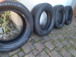 Michelin 225/60R17 - 2