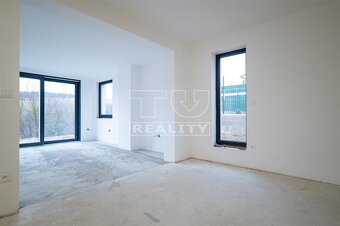 NOVOSTAVBA - 4 izbový byt s predzáhradkou /300m2/ v... - 2