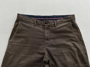 Pánske,elegantné,chino -  nohavice Tommy HILFIGER  - 33/32 - 2