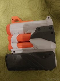 Predám nerf zbrane, "nerfky" + cca 75 nábojov zadarmo - 2