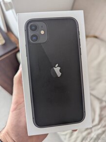 iPhone 11 64GB Black vo velmi dobrom stave - 2