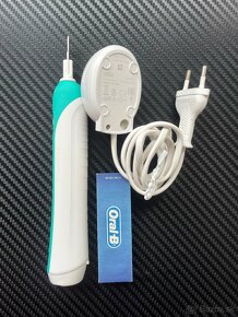 Elektrická zubná kefka Oral-B Professional Care - 2