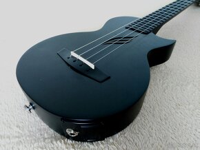 Predam koncertne ukulele Cascha Carbon Fibre. - 2