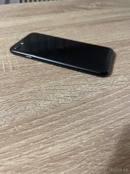 iPhone SE 2020 / 64GB čierny Super stav - 2