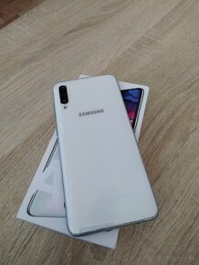 Predam samsung galaxy A70 plne funkcny prasknute skličko - 2