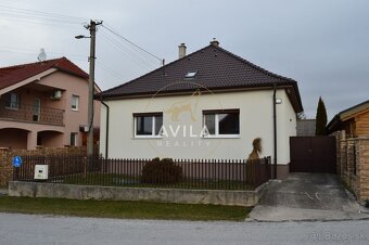 Na predaj rodinný dom s pozemkom 682m2 - Trstín - 2