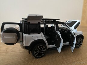 Land Rover Defender 110 - 1:32 (celokovovy model) - 2