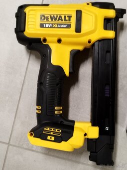 Dewalt aku sponkovacky - 2