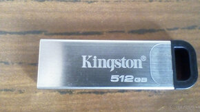Predám 512GB Kingston USB kľúč - 2