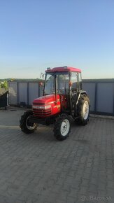 Traktor Yanmar - 2