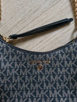 Michael Kors cierno zlata monogram kabelka na retiazke - 2