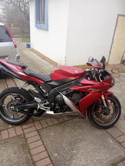 Yamaha R1 - 2