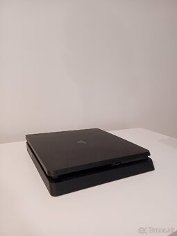 Playstation 4 slim - 2