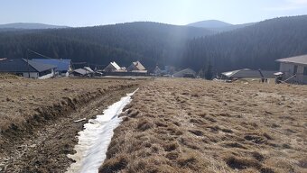 Pozemok blízko centra Oravskej Lesnej - 2