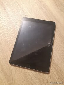 9.7" iPad 5 / 128GB prasknutý displej - 2