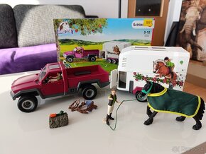 Schleich auto s prívesom na kone - 2