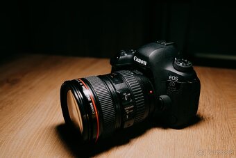 Canon EOS 6D Mark II a Canon EF 24-105 F/4 - 2