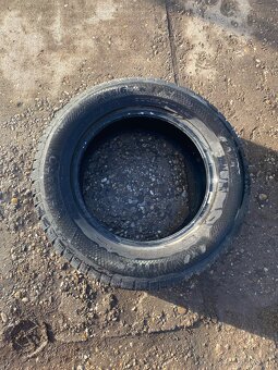 Predam dve pneumatiky 235/65 R17 - 2