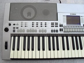 Yamaha PSR S550 - 2