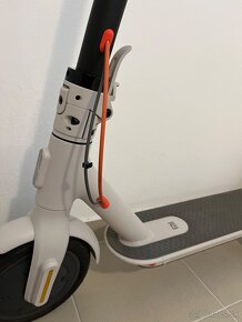 XIAOMI MI ELECTRIC SCOOTER 3 SIVÁ E-KOLOBEŽKA - 2