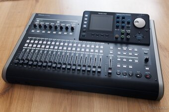 Tascam DP-24SD multirekordér - 2