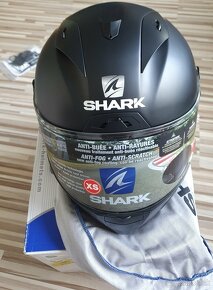 Prilba na motorku SHARK RACE-R Pro Carbon Black XS - 2