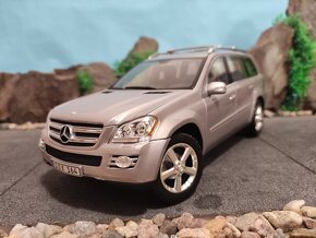 prodám model 1:18 mercedes benz GL klasse X164 - 2