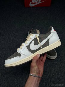 Nike x Travis Scott Air Jordan 1 Low OG "Reverse Mocha" - 2