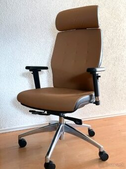 ERGONOMICKÁ KANCELÁRSKA STOLIČKA - STÁLA nová 370 eur - 2