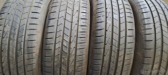 Predám 4ks ako nové letné 215/65r17-99V Hankook - 2