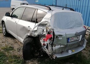 Predám havarovanú Toyotu RAV4 - 2