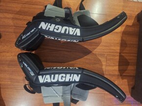 Vaughn velocity Pro V9 brankárske betóny  32+2 - 2