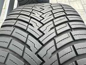 Pirelli Cinturato AllSeason SF2 245/40 R19 - 2