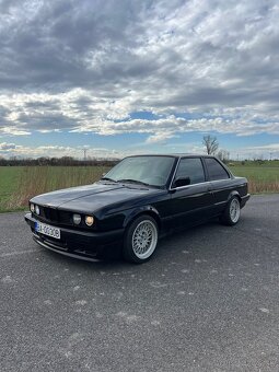 BMW E30 COUPÉ - 2