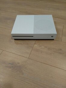 Xbox one 500GB+ 2 ovládače + 7 hier - 2