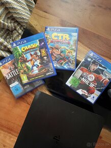 Playstation 4 + 5 hier + stojan na ovládač - 2