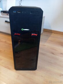 Gamemax herná skriňa s 500w zdrojom - 2