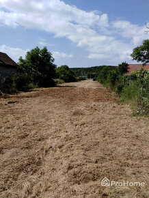 Pozemok na Hlavnej ulici v obci Kozárovce - 2