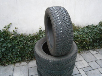 Predám 4x zimné pneu Nokian SUV 225/60 R17 103VXL - 2