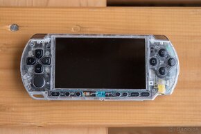 Sony PSP 3004 clear housing 8 GB + 2 hry - 2