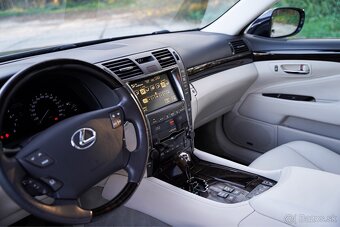 Lexus LS600h - 2