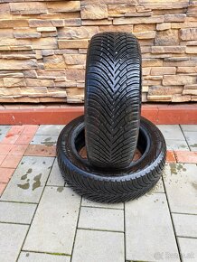 Celoročné pneu Vredestein 2ks/ Zimné pneu Nexen 2ks 185/55 - 2