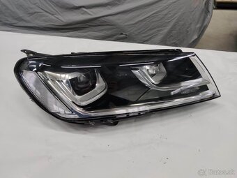 Prave predne svetlo VW Touareg II lift - 2